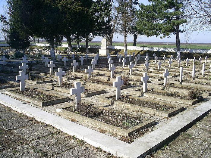 100 национални туристически обекта: Военно гробище град Тутракан : cнимка 1